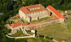 http://www.zamekkounice.cz/ [val]