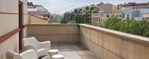Vložil / webový link/ zdroj: http://www.nh-hotels.com/hotel/nh-madrid-albe